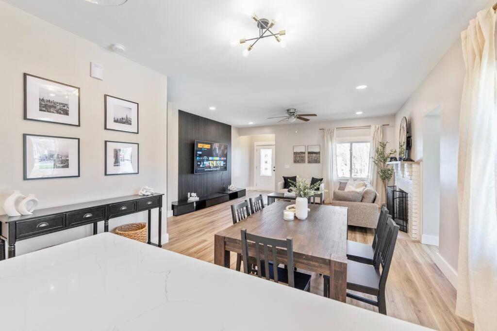 Brand New Cozy Modern Bungalow W/Hot Tub+Movieroom 7 Min From Uptown Charlotte Dış mekan fotoğraf